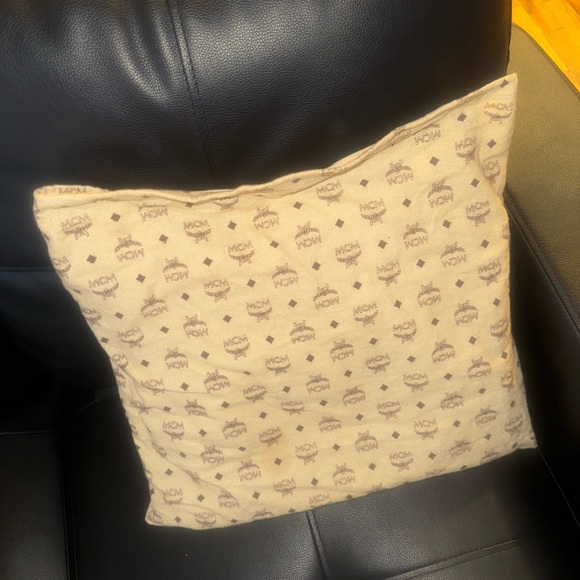 MCM Brown Visetos Monogram Tote with Gold Accents - Picture 3 of 7